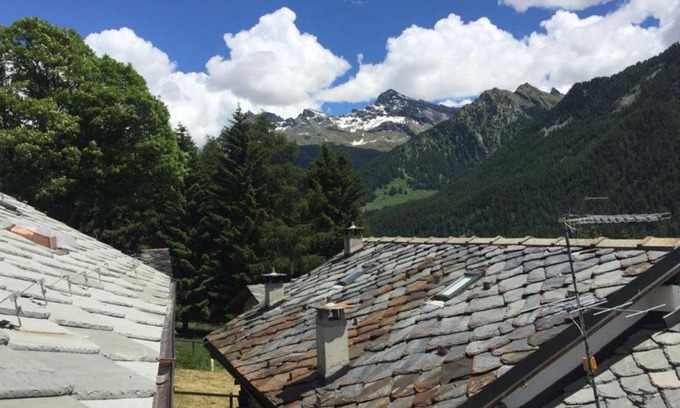 Bisous Apartment | Appartamento in Borgo Storico, Luminoso e con Ampia Vista Sulla Vallata
