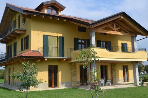 Borgo San Dalmazzo Apartment | Appartamento L'albero e le stelle