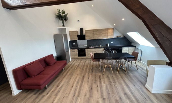 Equeurdreville-Hainneville Apartment | Appartement #8 Moderne Rénové Avec Mezzanine 8pers