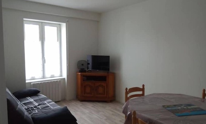 Saint-Michel-en-Greve Apartment | Appartement 50m de la plage