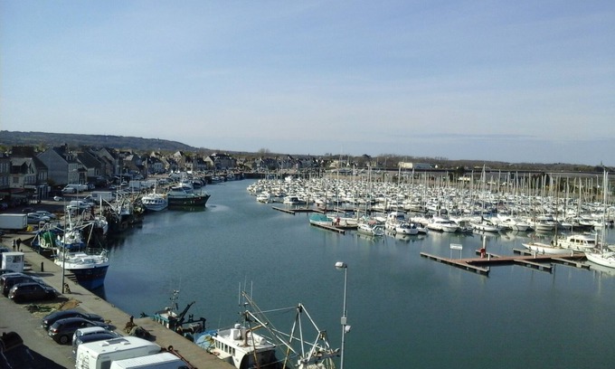 Saint-Vaast-la-Hougue Apartment | Appartement Classé 3 Étoiles sur le Port 100 Mètres du Centre Ville