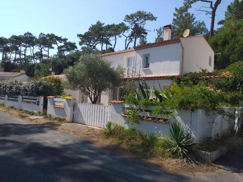 La Tranche-sur-Mer Apartment | Appartement 3 chambres 6 pers rez de Jardin 5min plage quartier du Phare Location du dimanche au dimanche en juillet et aout