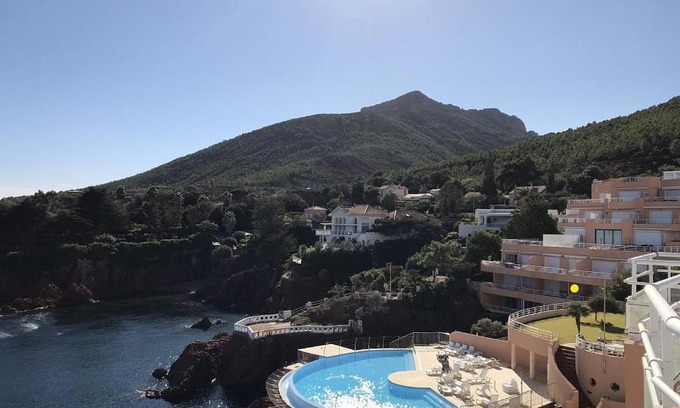 Le Trayas Apartment | Appartement 3 pièces pieds dans l 'eau front de mer sur la côte d'Azur