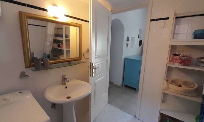 Foiniki Apartment | Appartement 30 Metres de la Mer.au Centre de Village de Finicounda