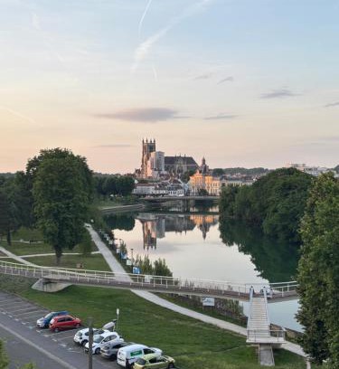 Meaux Apartment | Appartement 45m2 vue Marne grande terasse