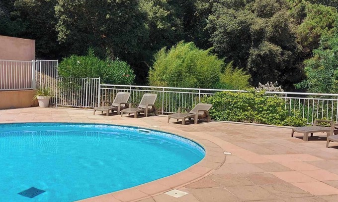 La Garde-Freinet Apartment | Appartement avec piscine dans le Golfe de Saint Tropez