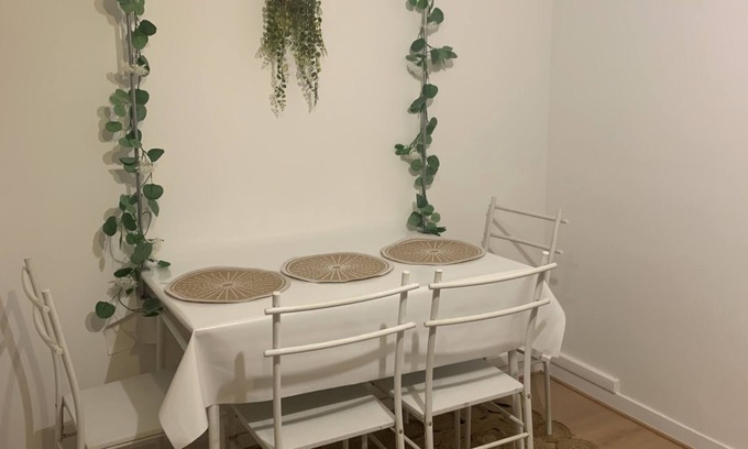 Clamart Apartment | Appartement Avec Entrée Indépendante Dans Maison a Louer au Petit Clamart