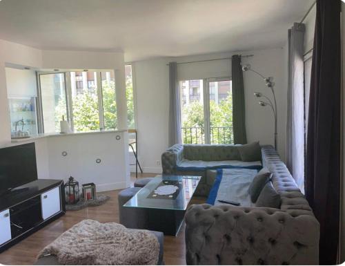 Meudon-la-Foret Apartment | Appartement avec jacuzzi