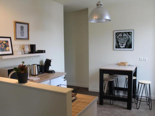 Val de Briey Apartment | Appartement Central à Briey : 2 Ch, Cuisine équipée, Proche Commerces et Activités - FR-1-584-105