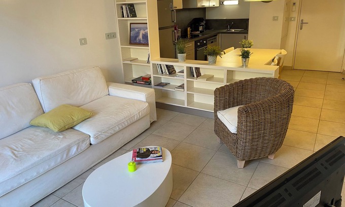 Porquerolles Apartment | Appartement Climatisé 50m2 au Centre du Village de Porquerolles