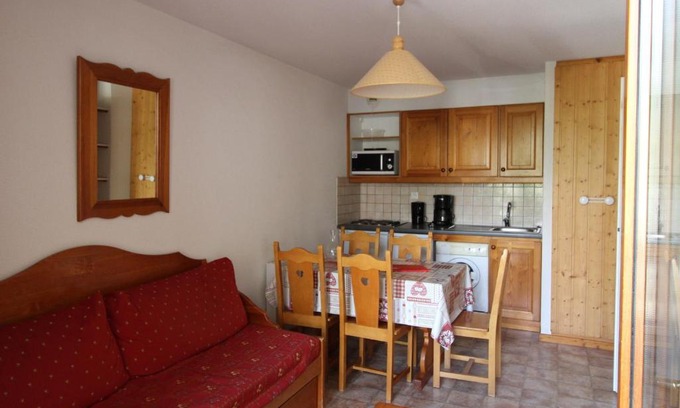 Lanslevillard Apartment | Appartement cosy, 5 pers, centre village, proche pistes, balcon, parking, WIFI, draps inclus - FR-1-508-52