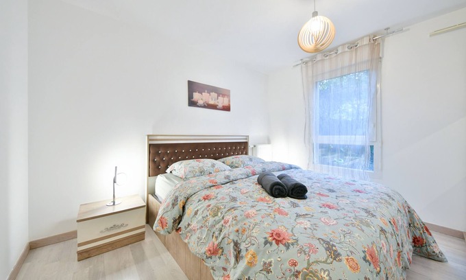 Stains Apartment | Appartement Cosy 60 m², Proche Paris Avec 2 Terrasses 40m²+2 Parkings Gratuits