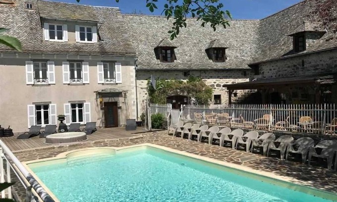 Banes Apartment | Appartement 3 étoiles - Piscine - ccagiec