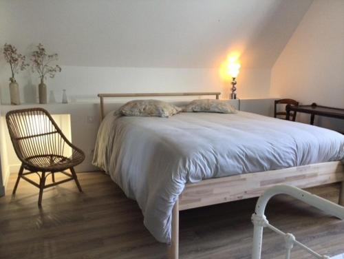 Chavagnes-en-Paillers Apartment | Appartement privatif étage maison - 2 chambres - 5 couchages - Jardin