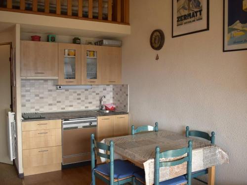 Font-Romeu-Odeillo-Via Apartment | Appartement 2 Pièces Mezzanine avec Vue Panoramique, Balcon et Equipements Complets à Font-Romeu - FR-1-580-27