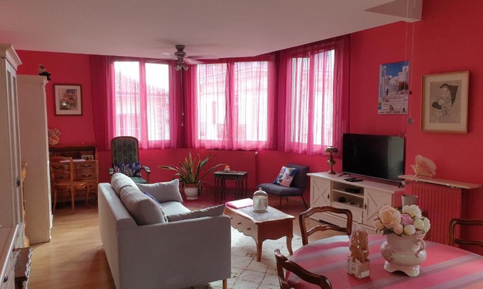 Perigueux Apartment | Appartement LA VIE EN ROSE
