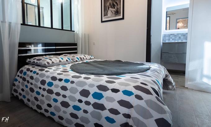 Laval Apartment | Appartement moderne dans le vieux Laval