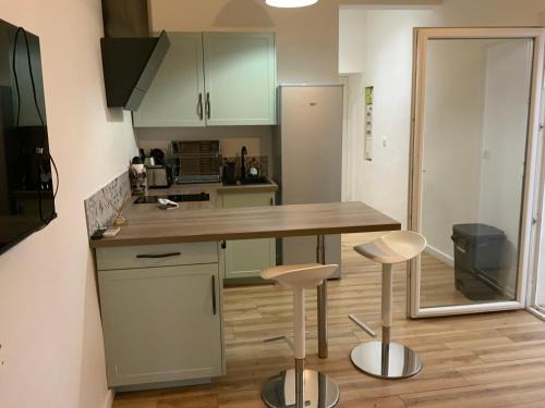 Antibes Old Town Apartment | appartement palmiers 2 pieces