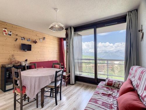 La Toussuire Apartment | Appartement rénové à 50m des pistes, balcon Est, 2 étoiles, 5 pers. - FR-1-417-24