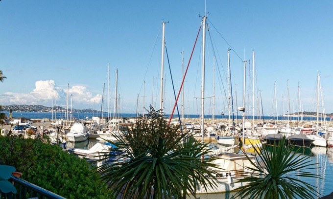Port Grimaud Apartment | Appartement rez de Chaussée T3 , 4, Pieds Dans L'eau, vue mer et Marina, Plage,