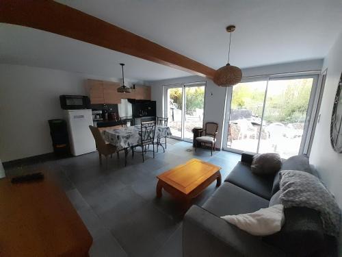 Pernes Apartment | Appartement sur jardin au calme à Pernes 1 chambre