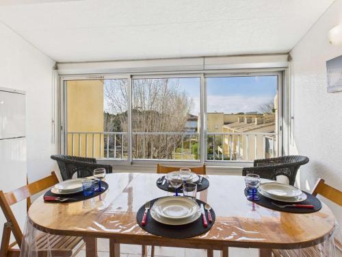 Le Grau-dʼAgde Apartment | Appartement T2 cabine climatisé, à 400m de la plage, proche commerces, 2ème étage, parking inclus - FR-1-423-272