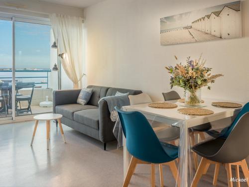 Port-Louis Apartment | Appartement T3 avec balcon proche commodités, parking inclus - FR-1-349-198