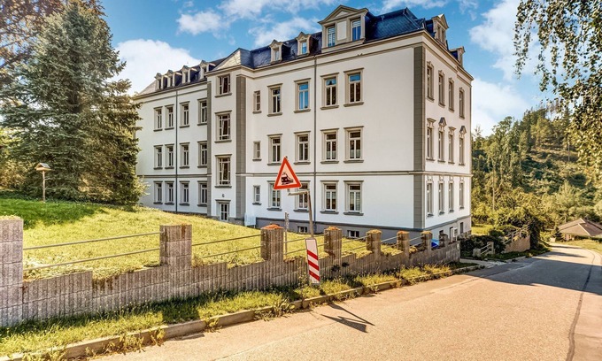 Grunhainichen Villa | Appealing Villa with Garden in Borstendorf Germany