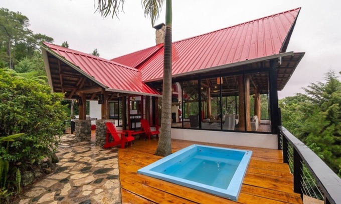 Jarabacoa Ski Chalet | Apple Village in Quintas del Bosque Jarabacoa , Stunning mountain view!