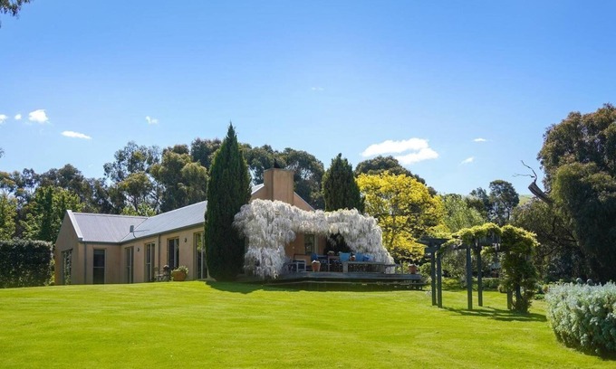 Newham Other | Applegarth - Hanging Rock Views, Near Wineries, Rural 3BR Stay!