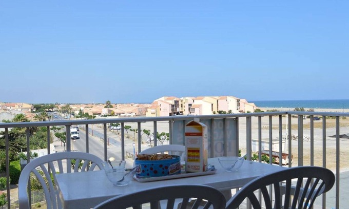 Saint-Pierre-la-Mer Apartment | Apt 1BR, 200m from beach, private parking, pets allowed - Saint Pierre la Mer