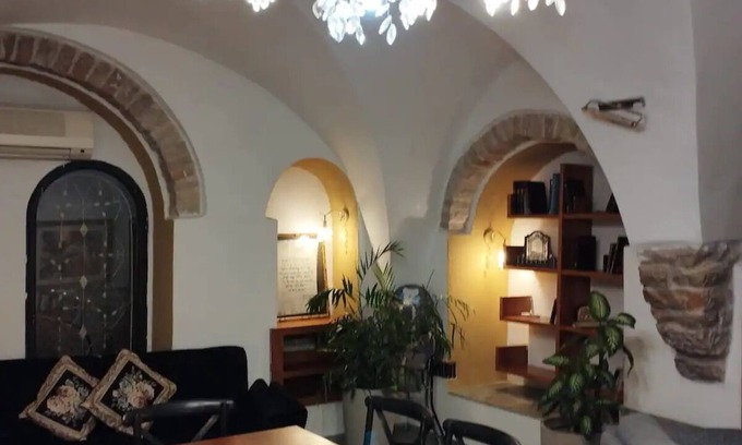 Old City Apartment | Apt in the heart of the old city overlooking the Western Wall