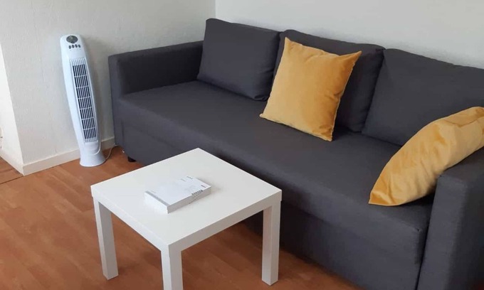 Maladiere Condo | APT well lit, well located near transport & described com on photos & text