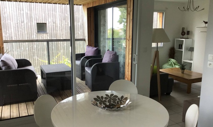 Saint-Marc-sur-Mer Apartment | Apt with loggia facing east south, quiet area 7 minutes walk from the beach