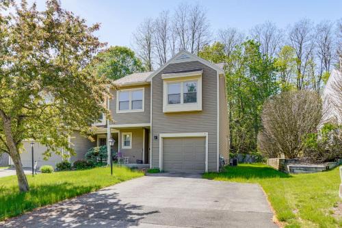 Guilderland Center Apartment | Apt within Townhome Albany Estate with Yard Access