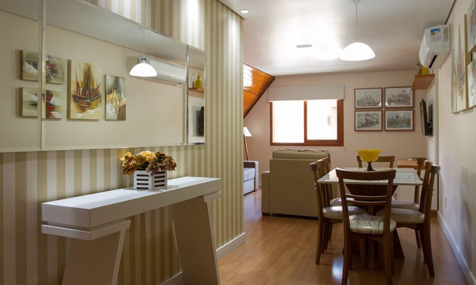 Gramado City Centre Apartment | APTO CENTRO 100m R. COVERED, SACADA WITH GREAT VIEW CHURCH- WIFI, SKY, SPLIT Q/F