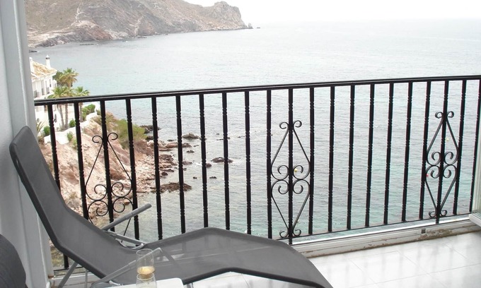 Calabardina Apartment | APTO, WIFI in ACANTILADO 'VIEW TO THE SEA'. PARKING