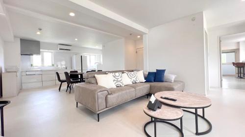 Maeda Apartment | Aqua shallows