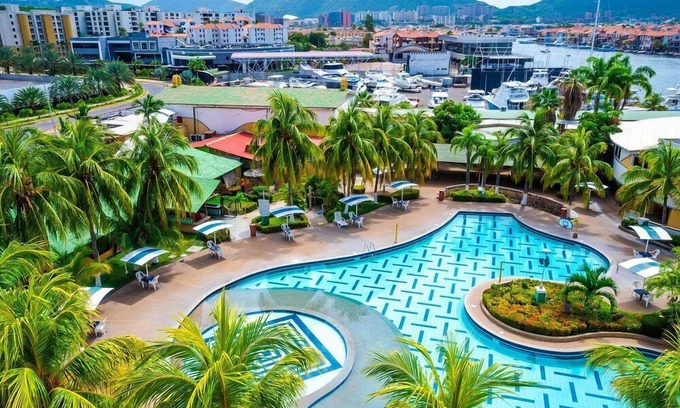 Lecheria Hotel | Aqua Vi Marina Hotel & Suites
