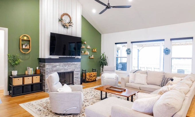 McLennan County House | Arcade 5 TVs 2 LR 20min to Baylor 5 Acres