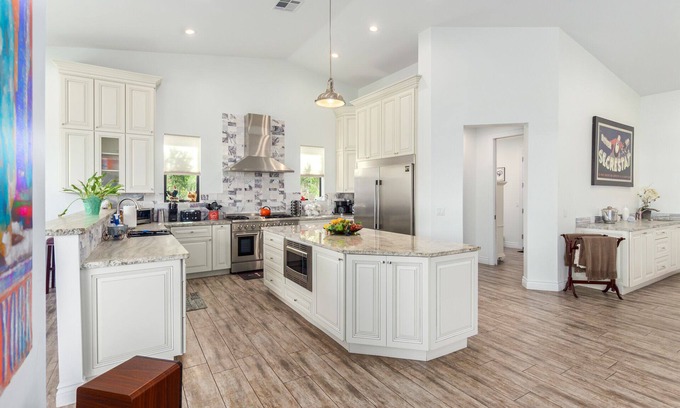 Arcadia Lite House | ARCADIA/BILTMORE - PRIVATE POOL- GREAT LOCATION- OPEN FLOOR PLAN -