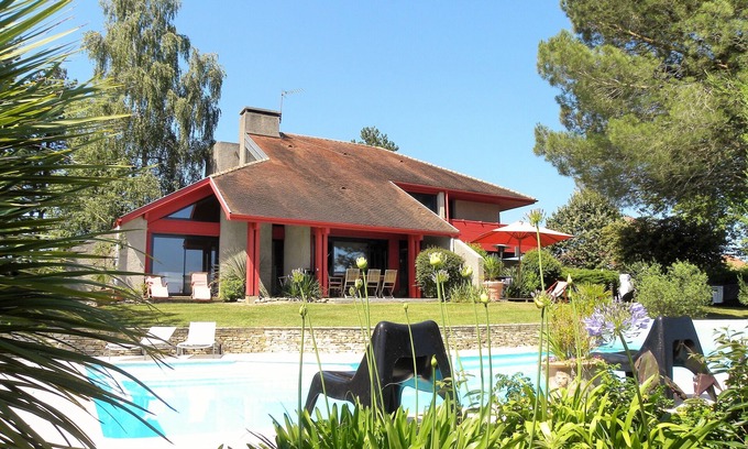 Ogenne-Camptort Villa | Archi villa in Béarn, heated salt pool, air conditioning, space and mountain view