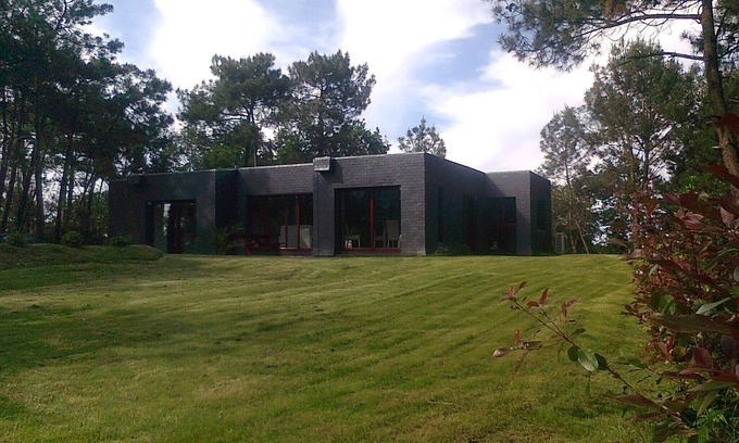 Baden House | Architect house on the banks of the Auray river on 2000 m2 of pine forest