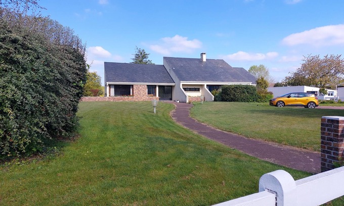 Allenay House | Architect's house in a very quiet environment on a large field close to the sea