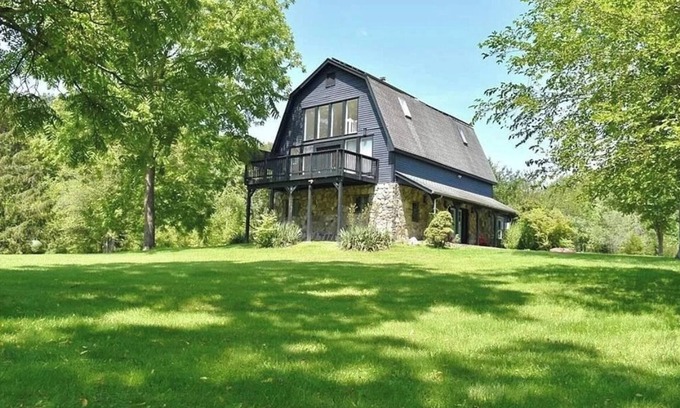 Middle Hope Villa | Architect's Villa in Hudson Valley 4 bdrm Sleeps 9 Pet Friendly 90 min. from NYC