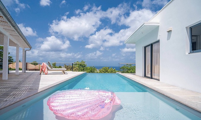 Schoelcher Villa | Architect villa with sea view