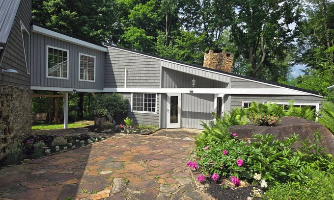 Mill Run House | Architects dream, 1 mile from falling water and river, private with camp area