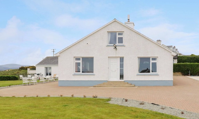Ballyliffin House | ARDAGH COTTAGE, pet friendly in Ballyliffin, County Donegal