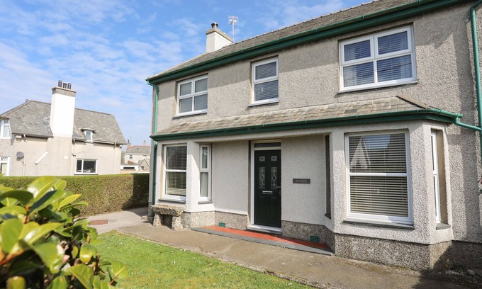 Edern House | ARDDOL, family friendly, character holiday cottage in Morfa Nefyn