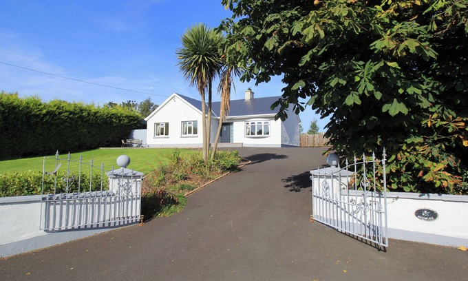 Muff Cottage | Ardmore Cottage, Fáilte Ireland Quality Approved and Wild Atlantic Way trademark